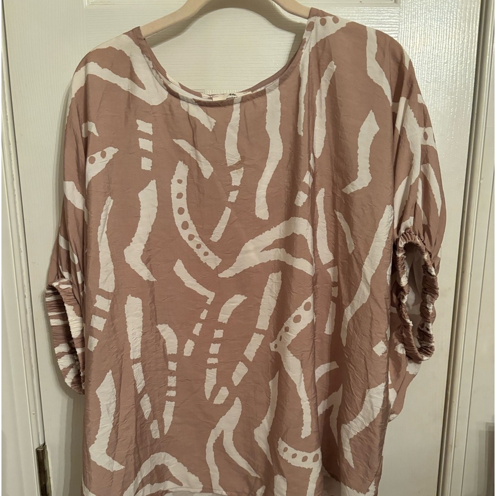 COPY - Boutique entro taupe and cream blouse